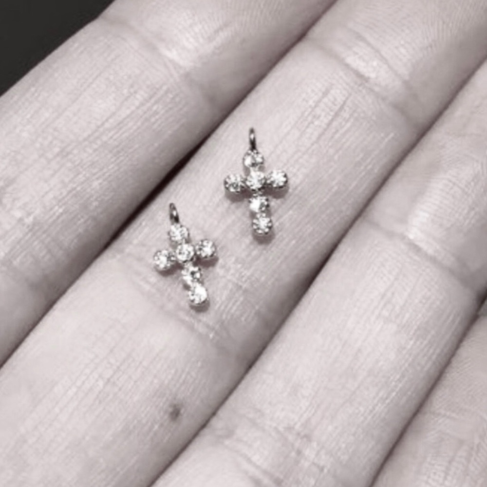✨✨EXTRA TINY SILVER CROSS NECKLACE✨✨ - Picture 2 of 2